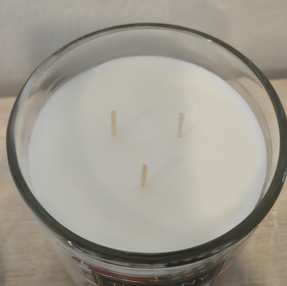 New Tuscany Candle - Down the Chimney - Picture 2 of 3